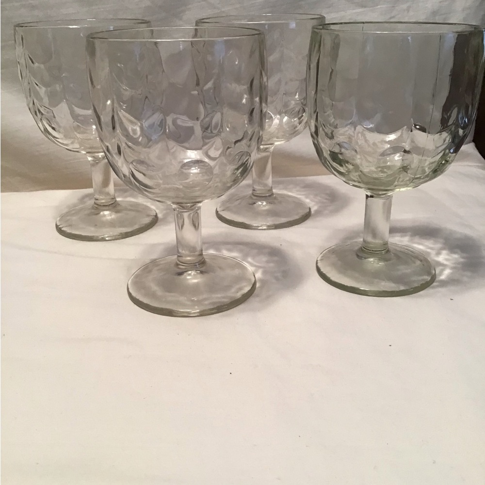 Vintage Indiana glass goblets,6 1/4”tall 4” wide. Set of 4